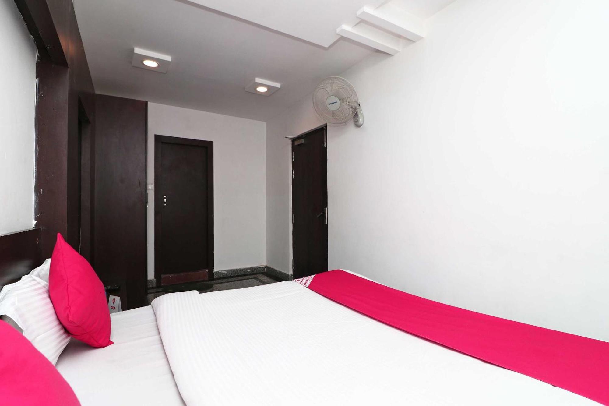 Oyo Flagship Hotel Krishna Chinhat Esterno foto