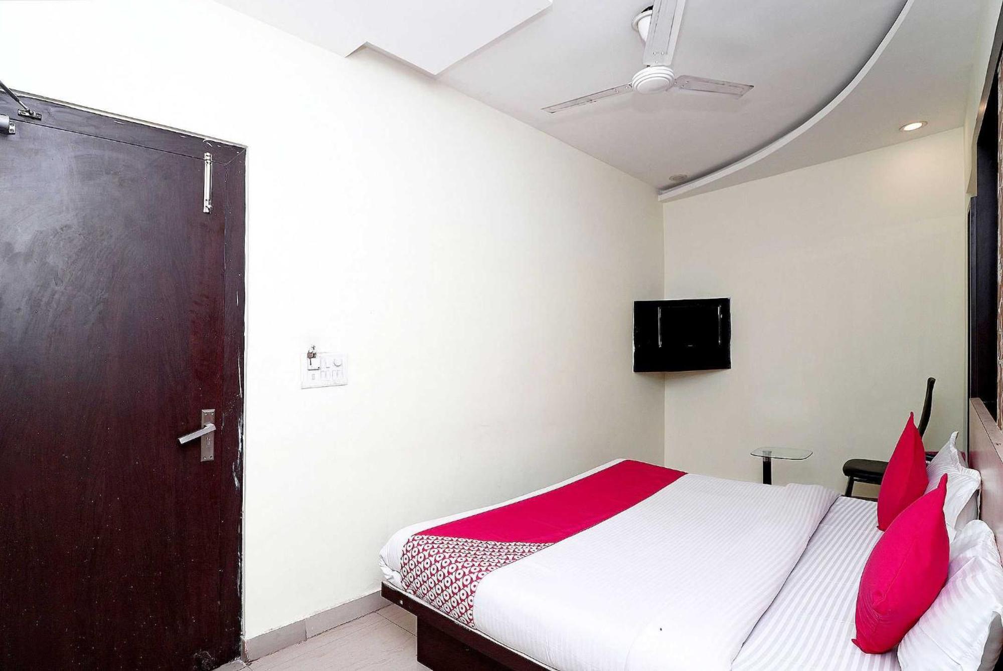 Oyo Flagship Hotel Krishna Chinhat Esterno foto