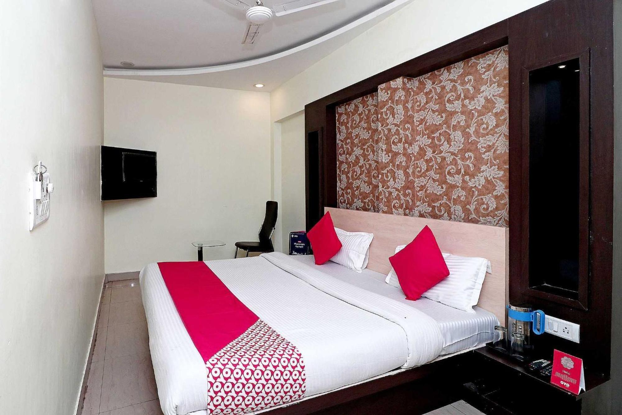 Oyo Flagship Hotel Krishna Chinhat Esterno foto