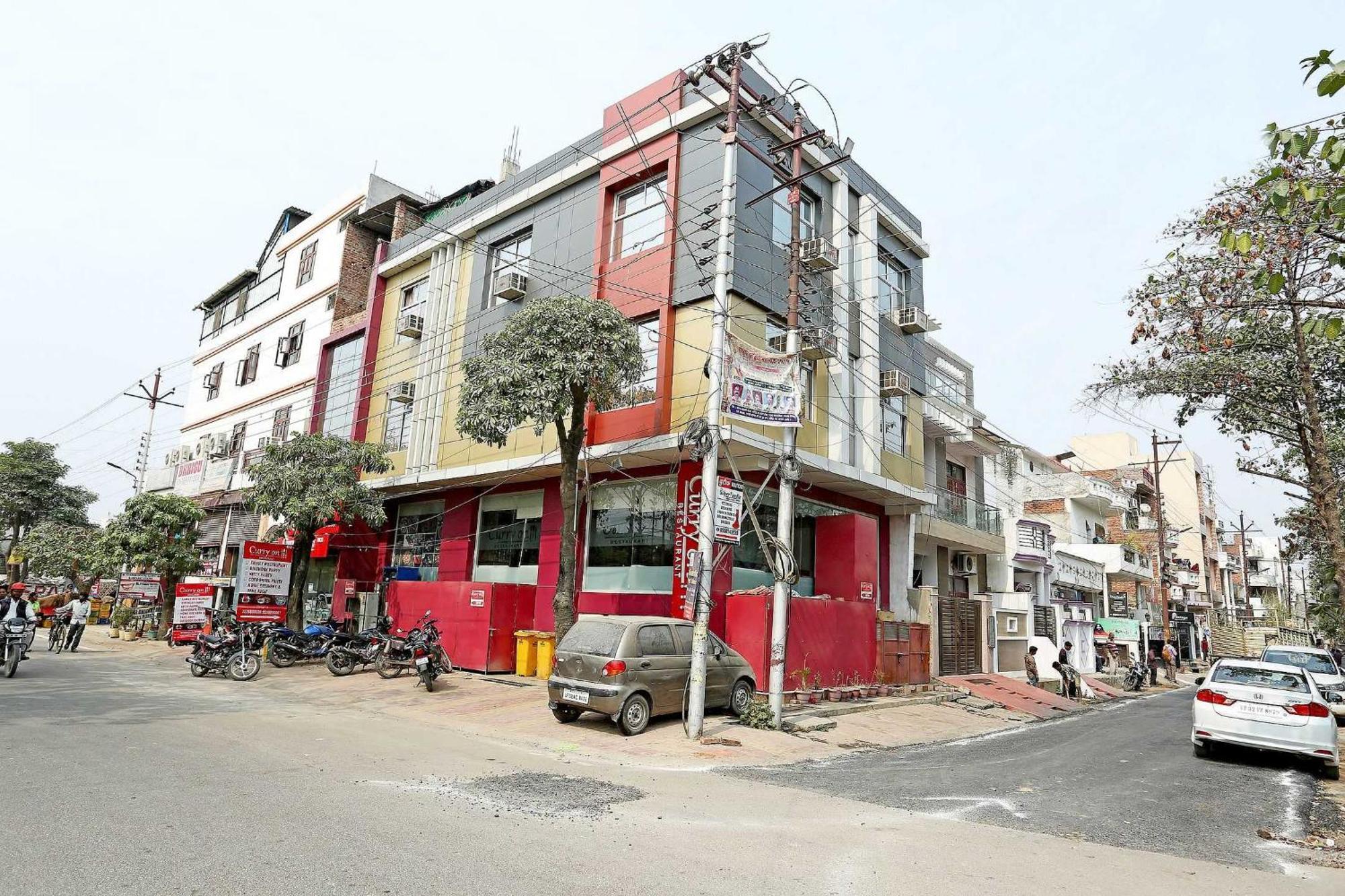 Oyo Flagship Hotel Krishna Chinhat Esterno foto