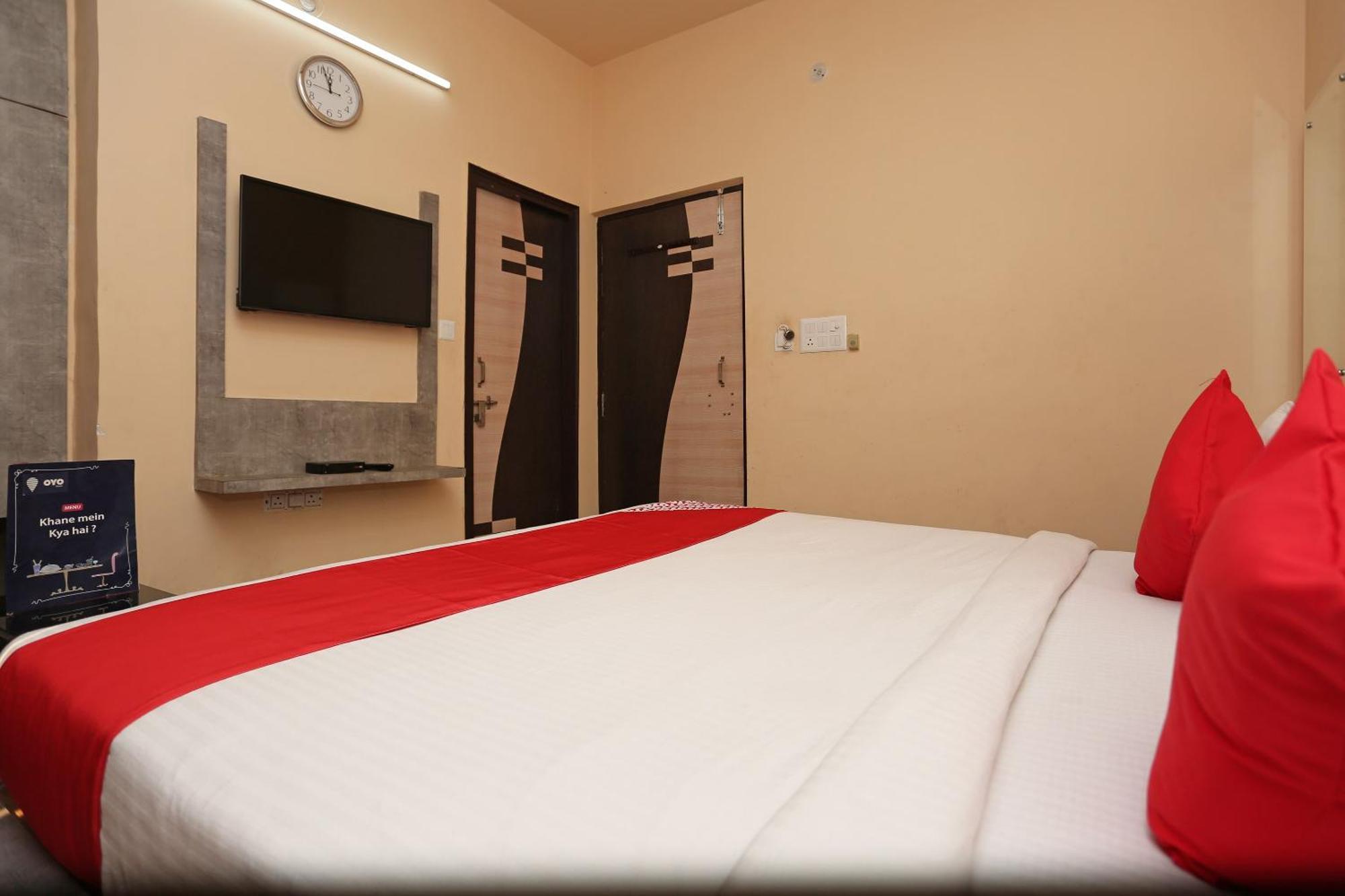 Oyo Flagship Hotel Krishna Chinhat Esterno foto