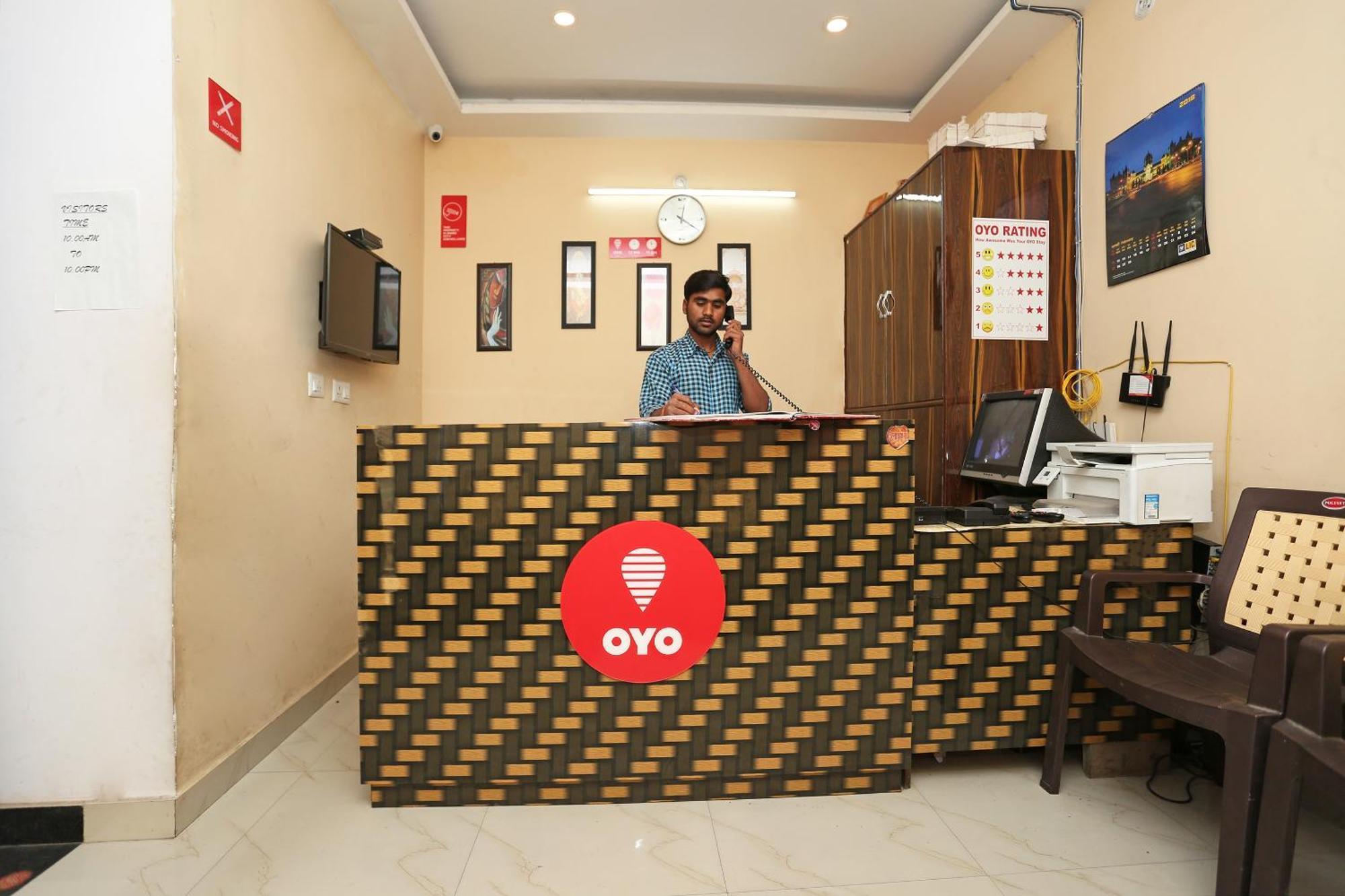 Oyo Flagship Hotel Krishna Chinhat Esterno foto