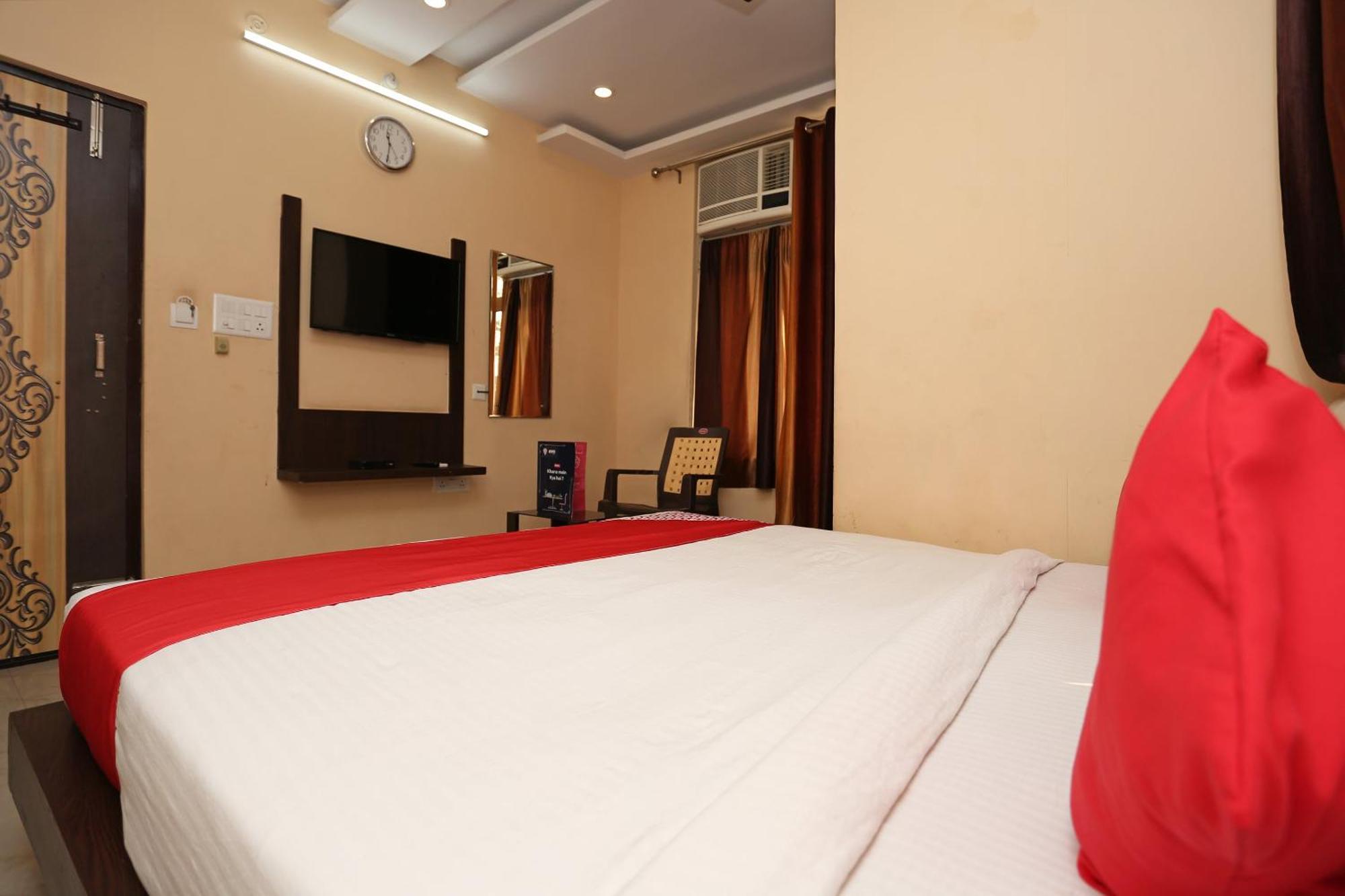 Oyo Flagship Hotel Krishna Chinhat Esterno foto