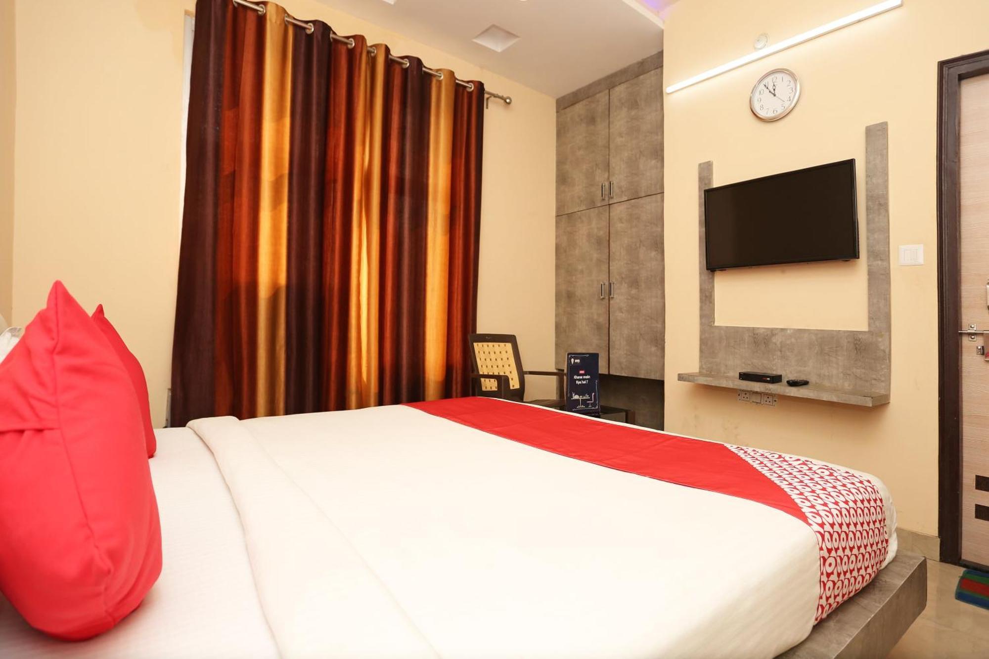 Oyo Flagship Hotel Krishna Chinhat Esterno foto